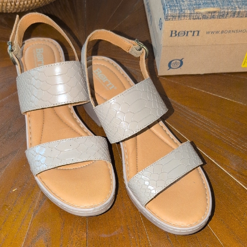 Worn 1x... Born Women's Atzel Natural Embossed Comfortable Shoes Sz 9.5